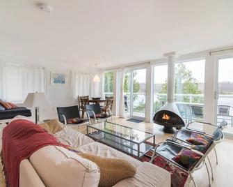 Awesome Lakefront:2 br modern, c/a, frplace, view - Westport - Sala de estar