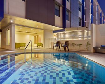 Hampton by Hilton Vadodara-Alkapuri - Vadodara - Pool