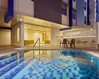Hampton by Hilton Vadodara-Alkapuri - Vadodara - Piscina