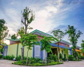 Check in Hotel And Resort - Nong Khai - Gebäude