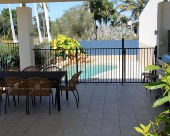Tropixx Motel & Restaurant - Ingham