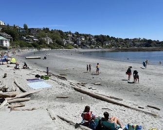 Historic Rockland Garden Retreat - ויקטוריה - חוף