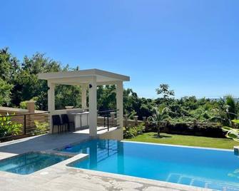 The Indianna Luxury Pool & Spa - Whitehouse - Piscina