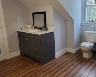 Magnolias - Richmond - Bathroom