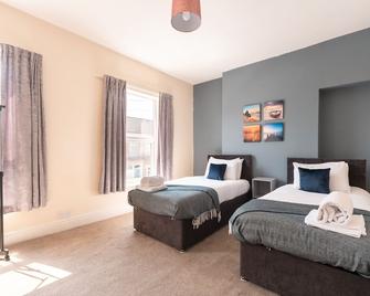 3 Bedroom-5 Beds Newland Ave King's Palace Leisure-Contractor-Heart of Hull Amenities - Hull - Habitación