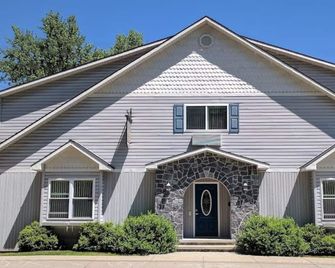 ذا إن أوف ليك جورج - لاكي جورج - مبنى