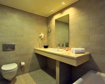 Porto Plaza Hotel - Plati - Bad