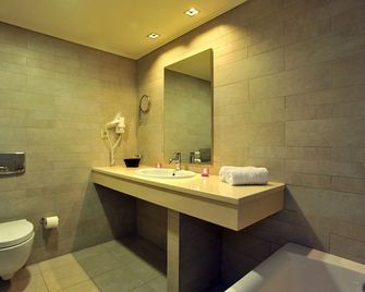 Porto Plaza Hotel - Plati - Bad