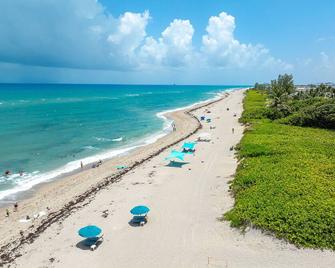 Chic Seaside Condo in Juno Steps onto the Beach - Juno Beach - Beach