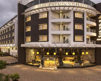 The President Hotel - Hubli - Gebäude