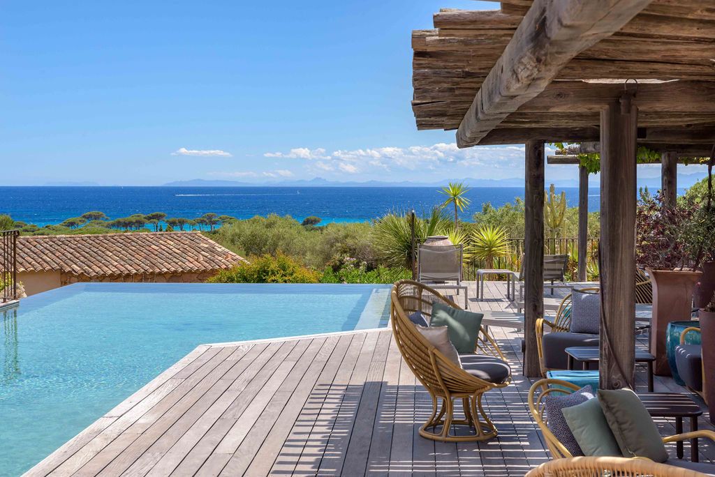 لي برجري دو بالومباجيا - بورتو-فيكيو - حوض السباحة