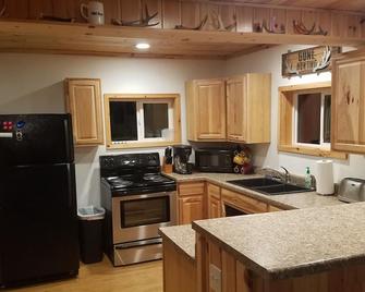 Petoskey - Enjoy the great outdoors from the Cozy and peaceful cabin! - Petoskey - Kitchen