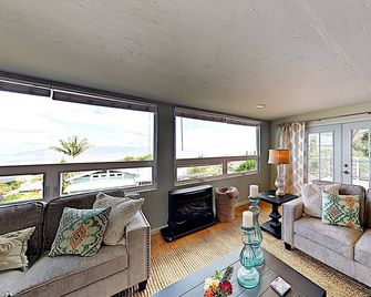 Haleakala Sunrise Home, Kula, Maui, Hawaii - كولا - غرفة معيشة