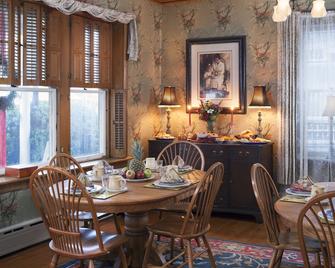 Harvest Moon Bed and Breakfast - New Holland - Dining room