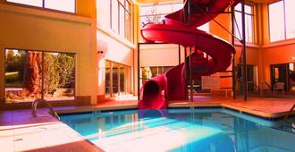 Comfort Inn & Suites - Langley - Svømmebasseng