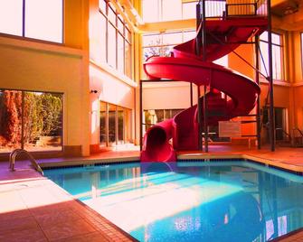Comfort Inn & Suites - Langley - Zwembad