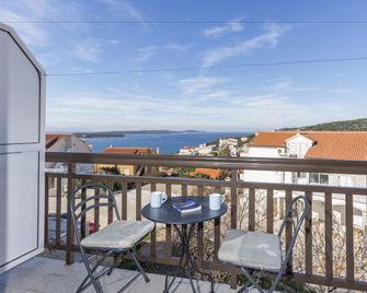 Apartmani Ivanovic - Hvar - מרפסת