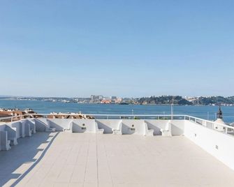 Lisb'on Hostel - Lisbon - Balcony
