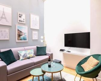 Cosy Apartment near the Invalides - Paris - Living room