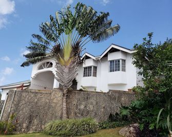 Lovely studio with WiFi in Cool, Cool Mandeville - Mandeville - Edificio