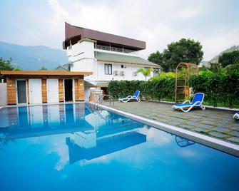 Star Emirates Luxury Resort and Spa, Munnar - Adimaly - Pool