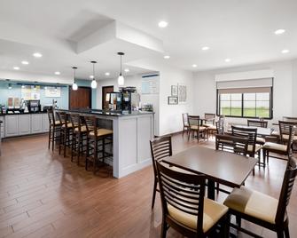 Garner Hotel Topeka West By IHG - טופקה - מסעדה