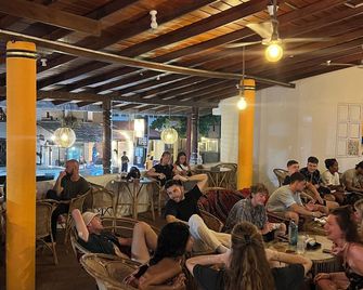 Hummus Hostel Hikkaduwa - Hikkaduwa - Restaurant