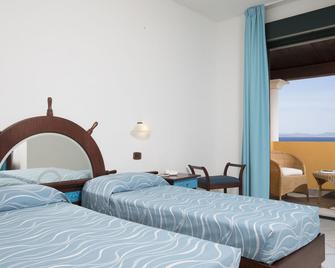 Hotel Maladroxia - Sant'Antioco - Camera da letto