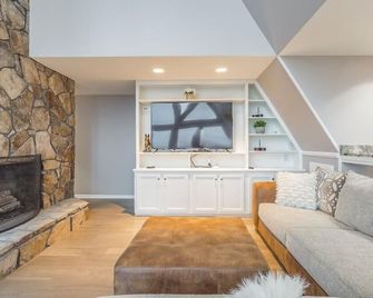 Luxury retreat with panoramic views at Mount Sinai Manor! - Ringgold - Obývací pokoj