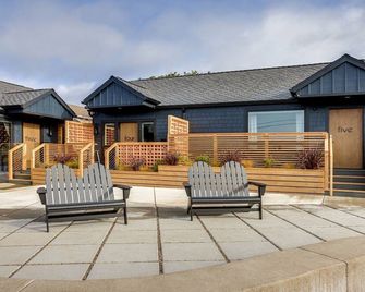 The Reed at The Louie Boutique Motel, Private Sauna! Walk to Everything! - Newport - Hàng hiên