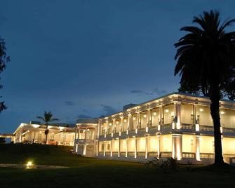 Howard Johnson by Wyndham Sierras Hotel and Casino - Alta Gracia - Building