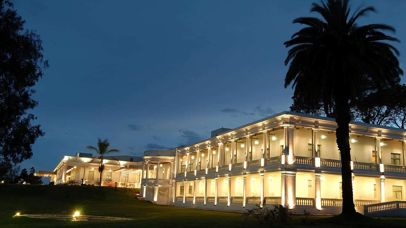 Howard Johnson by Wyndham Sierras Hotel and Casino