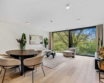 Upscale Urban Apartment Style & Comfort for Six - Luxembourg - Dining room