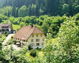 Country style flat with garden - Triberg - Gebäude