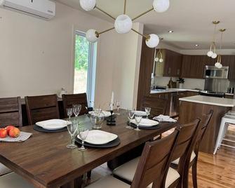 Cozy cottage with jacuzzi and access to lake - Saint-Côme - Dining room