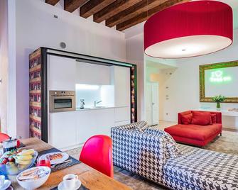 La Corte dei Cuoridoro 1-Refreshed in 2025! - Venice - Living room