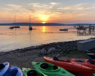 Smuggler's Cove Inn - East Boothbay - Beach