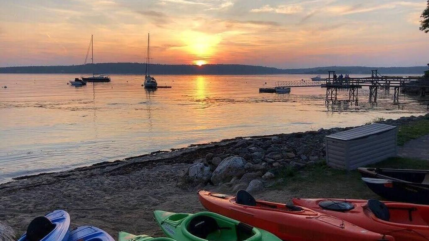 Smuggler's Cove Inn
