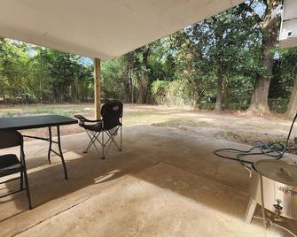 Messick Farmstyle Home - Marksville - Patio