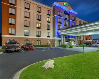 Holiday Inn Express & Suites Lebanon-Nashville Area By IHG - Lebanon - Gebouw