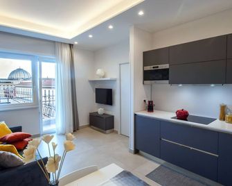Napoli City Center - Appartamenti e Camere - Naples - Living room