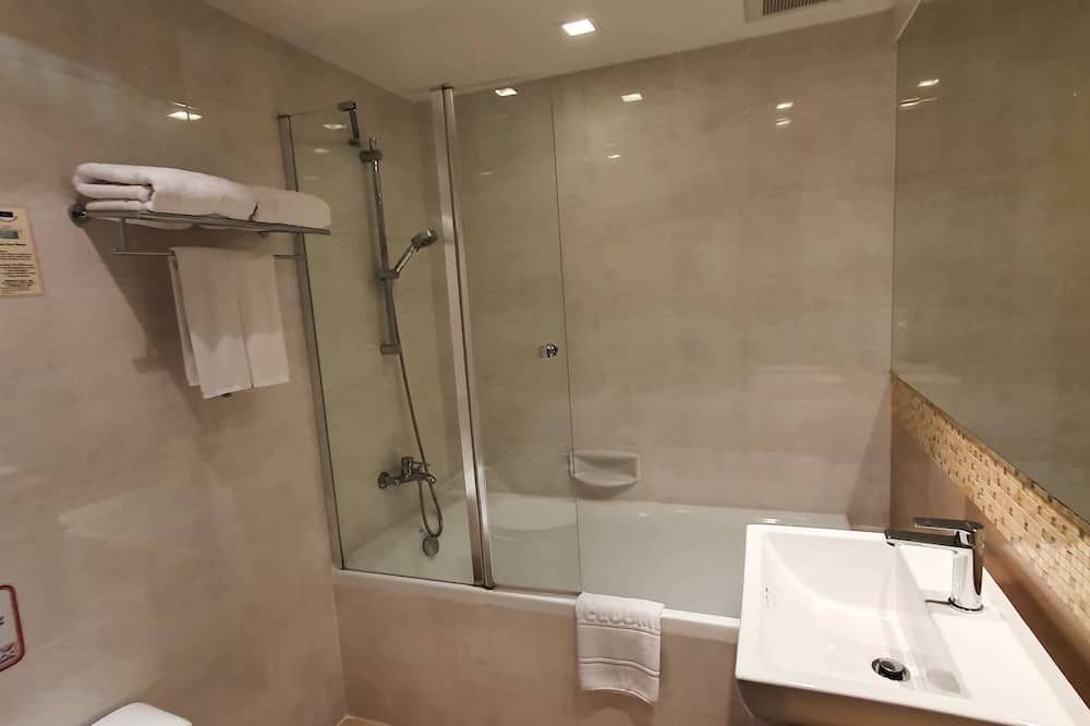 Amora Neoluxe Suites Hotel