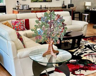 Country club home on a golf course amazing views & awesome outdoor living spaces - Pleasanton - Living room