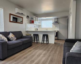 Three 64 - Close to shops, park and cafe's - Napier
