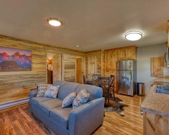 Bighorn Mountain Base Barn, Charming and unique! - Dayton - Living room