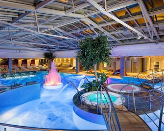 V Spa & Conference Hotel - טרטו - בריכה