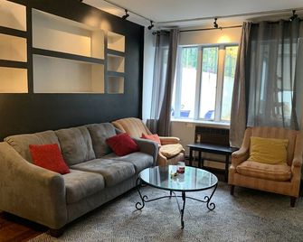 Luxury One bedroom with private garden - Brooklyn - Living room