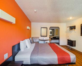 Motel 6 Blue Springs Mo - Blue Springs - Slaapkamer