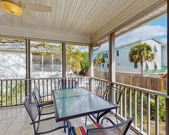 Trudy's Treasure - Tybee Island - Balcón