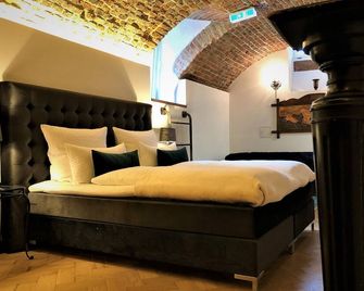 Historical Luxury Homes - Luxus Suite Colloseum - Friburgo in Brisgovia - Camera da letto
